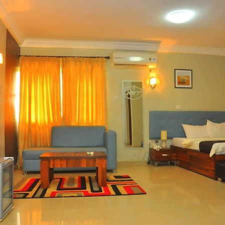 Royal Kaft Hotel Ikorodu Exterior photo